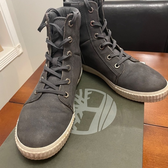 Timberland Skylar Boot/Sneaker. Grey. Size 8. - Picture 6 of 6